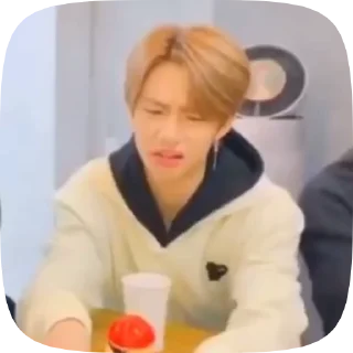 🤢 emoji Джинни испытывает иу @moimuzhjisung Telegram sticker 3 of 24