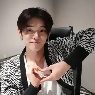 Sticker from 💗 или 💔?