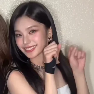 🌟 emoji Yeji random :: @hwangyejiarchivee Telegram sticker 6 of 37