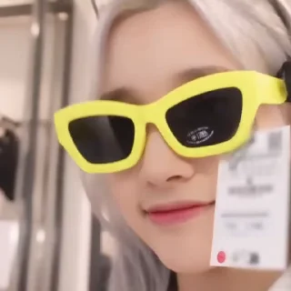 ⭐ emoji Bahiyyih @mum_yuqi00 Telegram sticker 3 of 15