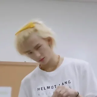 🍰 emoji ` hyunjin @RYLISHELP & @OINAMAQO Telegram sticker 13 of 50