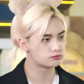 🍰 emoji ` hyunjin @RYLISHELP & @OINAMAQO Telegram sticker 22 of 50