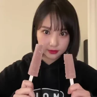 Sticker from Eunha @mum_yuqi00