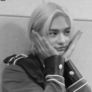 Sticker from hyunjin @wwwxyxz