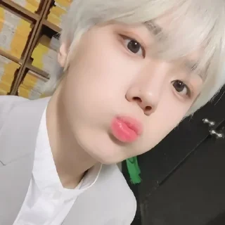 Sticker from (💥)) seongmin & @lkistw