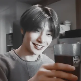 Sticker from :; 𝗃𝖾𝗈𝗇𝗀𝗂𝗇 @xiroe