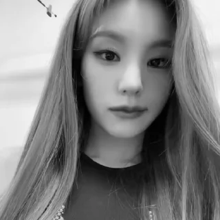 🌟 emoji Yeji random BW :: @hwangyejiarchivee Telegram sticker 18 of 38