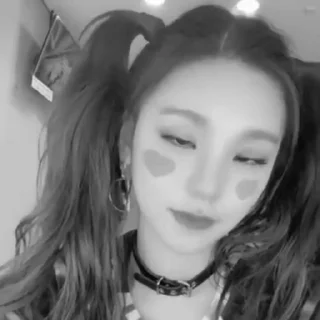 🌟 emoji Yeji random BW :: @hwangyejiarchivee Telegram sticker 20 of 38