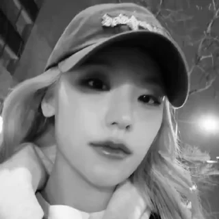 🌟 emoji Yeji random BW :: @hwangyejiarchivee Telegram sticker 5 of 38