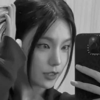 🌟 emoji Yeji random BW :: @hwangyejiarchivee Telegram sticker 15 of 38