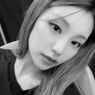 🌟 emoji Yeji random BW :: @hwangyejiarchivee Telegram sticker 9 of 38