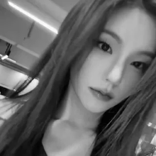 🌟 emoji Yeji random BW :: @hwangyejiarchivee Telegram sticker 17 of 38