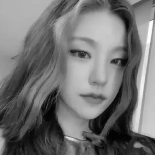 🌟 emoji Yeji random BW :: @hwangyejiarchivee Telegram sticker 19 of 38