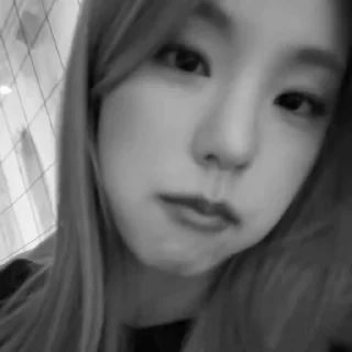 🌟 emoji Yeji random BW :: @hwangyejiarchivee Telegram sticker 7 of 38