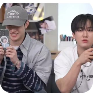 🎩 emoji stray kids everywhere all around the world Telegram sticker 15 of 22