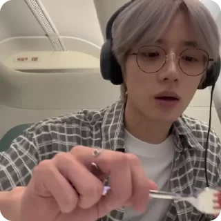 Sticker from Beomgyu 🥡 by @rvmiirene