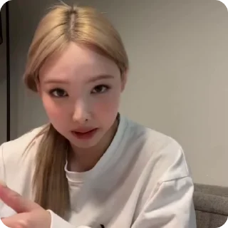Sticker from im nayeon vlive !! @latwidace