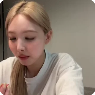 Sticker from im nayeon vlive !! @latwidace