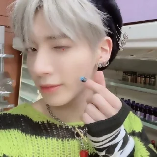 Sticker from kang taehyun @qwinkiixx