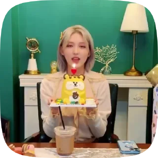 🎂 emoji gaeul happybday🍁@deskanowl Telegram sticker 1 of 15