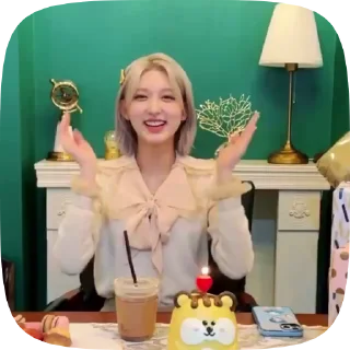 👏 emoji gaeul happybday🍁@deskanowl Telegram sticker 3 of 15