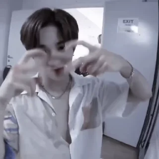 Sticker from 𝙷𝚈𝚄𝙽𝙹𝙸𝙽 @helpbyjennie