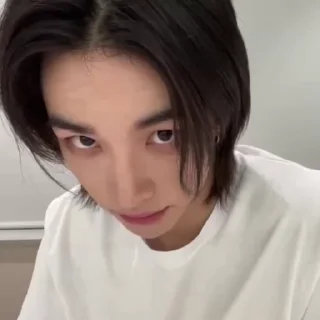 👻 emoji hyunjin by @liy_yi Telegram sticker 15 of 30