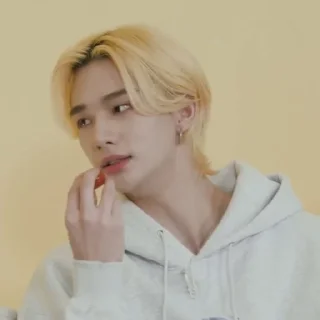 Sticker from ★ hyunjin |@skzstickersss
