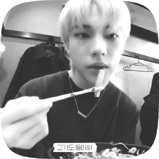 Sticker from 🐈‍⬛/hyunjin