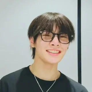 Sticker from |°•i.n vlive•°|
