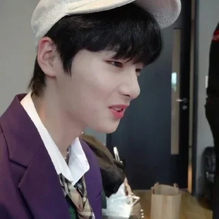 Sticker from maknae on top by @walefqq