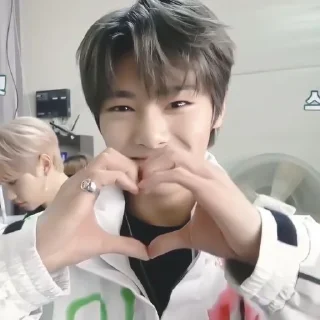 Sticker from 𖠗 #jeongin ♡̸ @drkflw