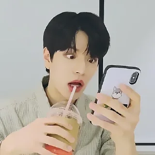 Sticker from stray kids @dragonshl