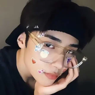Sticker from ‹る sunwoo ᨦ🗯 @martinasuuu
