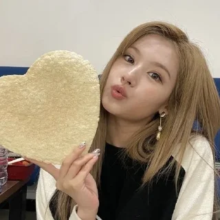 🧇 emoji ・。🍦 . . sana ! @thestickers1 – тык Telegram sticker 12 of 17