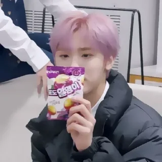 Sticker from 𝚂𝙴𝙾𝙽𝙶𝙼𝙸𝙽 @helpbyjennie