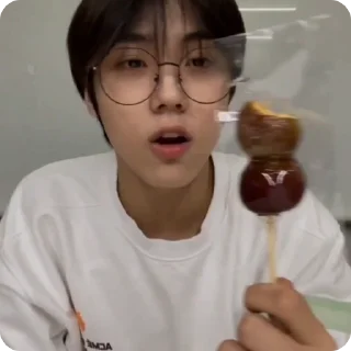 Sticker from 𝚂𝙴𝙾𝙽𝙶𝙼𝙸𝙽 @helpbyjennie