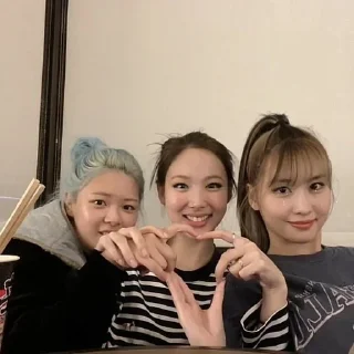 Sticker from twice sticker pack :: kpopxwi