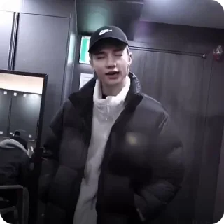 Sticker from https://t.me/addstickers/hyunjinskzt_by_fStikBot