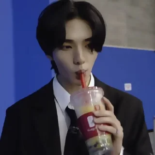Sticker from ៹ ࣪ ⋆ 𝘩𝘺𝘶𝘯𝘫𝘪𝘯 ‹ 𝘮𝘰𝘰𝘥: 𝘣𝘺 @croswiio
