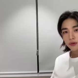 Sticker from ⊹hyunjin by @helpftk
