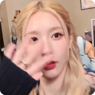 Sticker from (🎧) miyeon by @cosmichelps