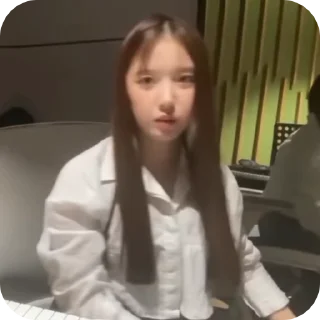 Sticker from ‘jiwoo1 by @reonateuu