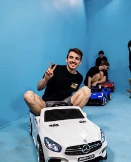 Sticker from Mrbeast😋💓