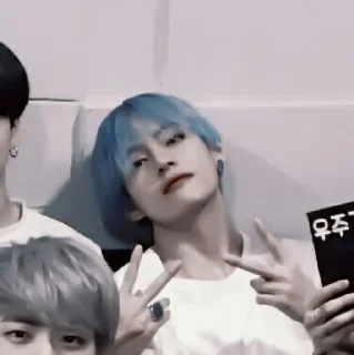 Sticker from #𝐦𝐨𝐨𝐝: taehyung ;: by @paradismaudit