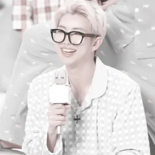 Sticker from #𝐦𝐨𝐨𝐝: namjoon ;: by @paradismaudit