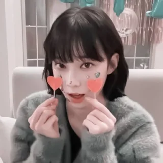 Sticker from #𝐦𝐨𝐨𝐝: 𝘸𝘪𝘯𝘵𝘦𝘳 ;: by @paradismaudit