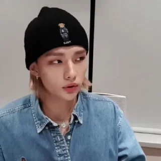 Sticker from ![🧵]¡Hyunjin by @kpop_ugolok