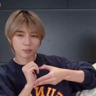Sticker from beomgyu @sserafim_kina