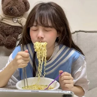 eating🇰🇷 sticker 3